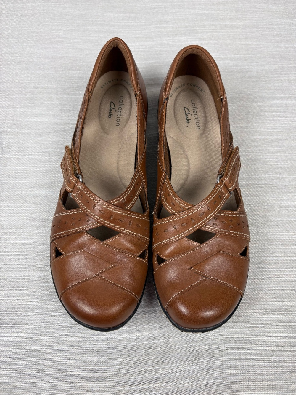 Clarks Ashley Spin Q Women's Brown Leather Cross-Strap Flats